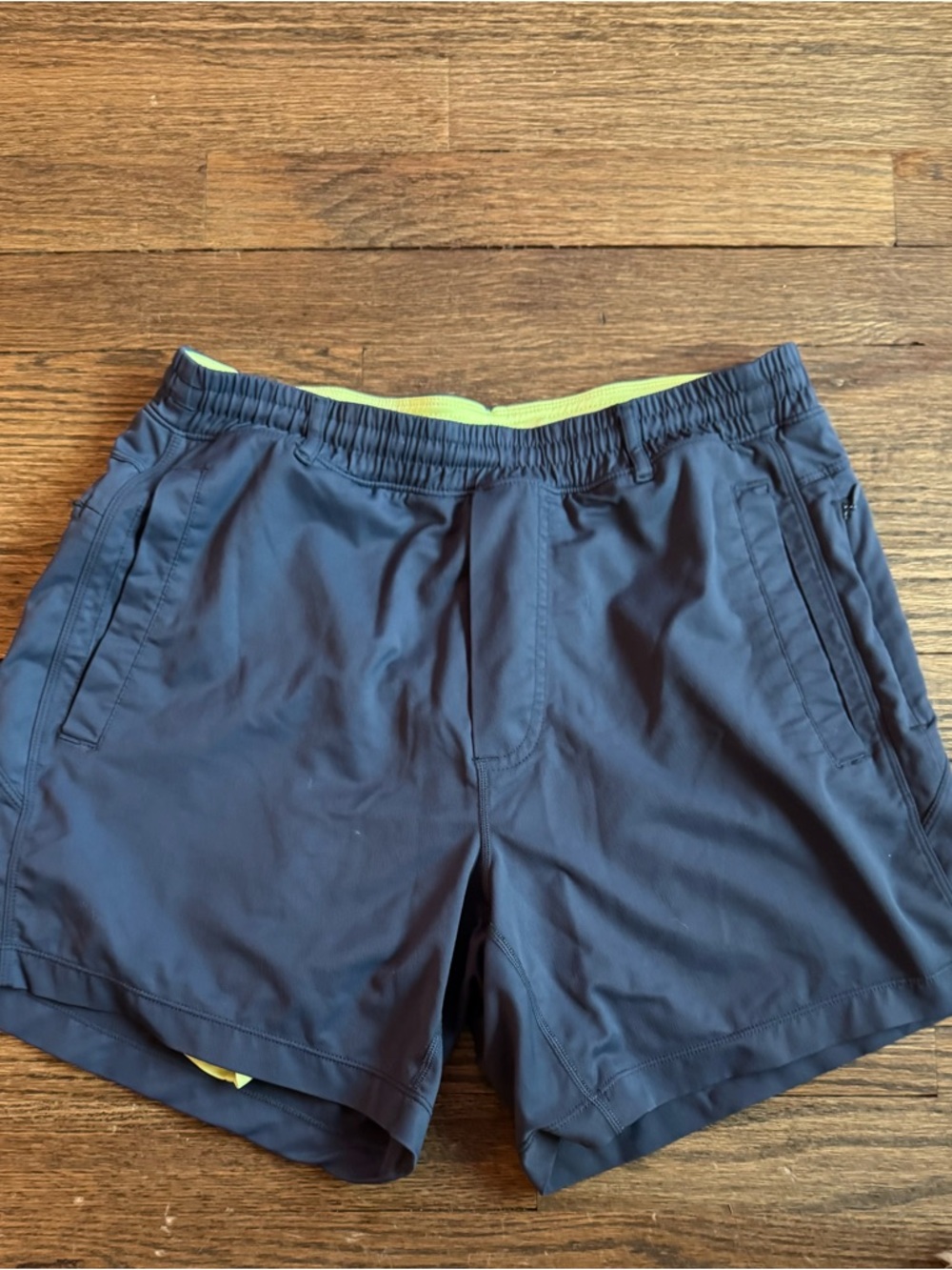 Bird Dog Men’s Boom Shorts, lined, in size medium
